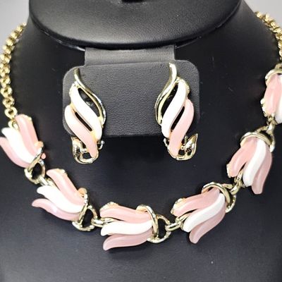 Sale Photo Thumbnail #439: Gilt Metal Pink & White Thermoset Jewelry Set