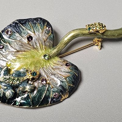 Sale Photo Thumbnail #482: Enamel & Rhinestone Frog & Lizard Lily Pad Brooch