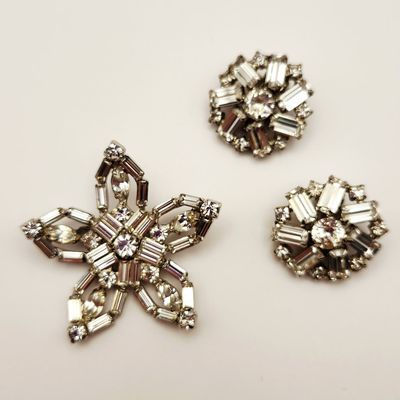 Sale Photo Thumbnail #248: Rhinestone Star Brooch & Weiss Earrings