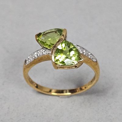 Sale Photo Thumbnail #56: 10K Gold Peridot & Diamond Ring 3.0 Grams