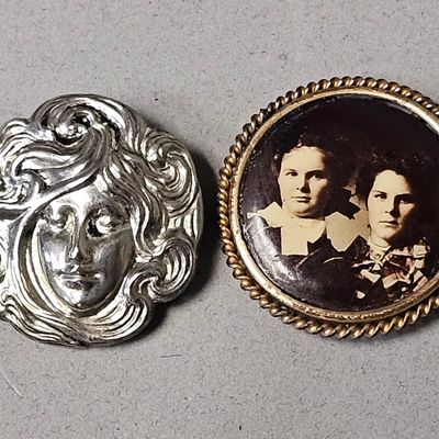Sale Photo Thumbnail #102: Art Nouveau Brooches
