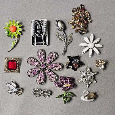 Sale Photo Thumbnail #103: Vintage Costume Jewelry Brooches