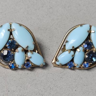 Sale Photo Thumbnail #135: Weiss Gold-Tone Blue Glass Clip-On Earrings