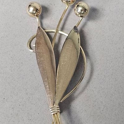 Sale Photo Thumbnail #143: 12K Gold-Filled Mid-Century Modern Floral Brooch 8.1 Grams