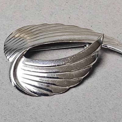 Sale Photo Thumbnail #448: Beaucraft Sterling Modernist Wing Brooch 3.3 Grams