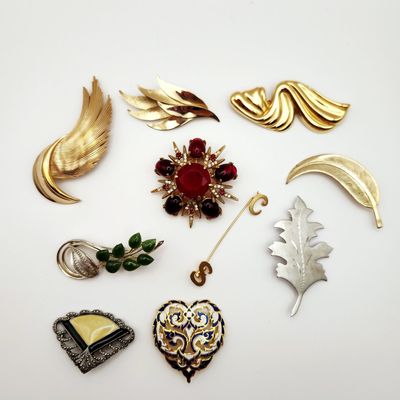 Sale Photo Thumbnail #212: Vintage Gold & Silver-Tone Brooch Collection