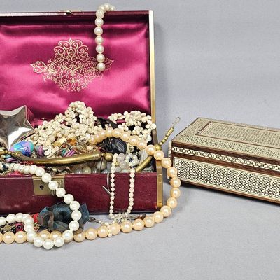 Sale Photo Thumbnail #109: Mystery Costume Jewelry Assortment