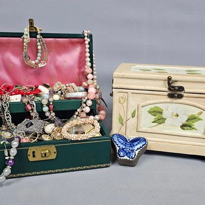 Sale Photo Thumbnail #108: Mixed Vintage Costume Jewelry & 3 Decorative Boxes