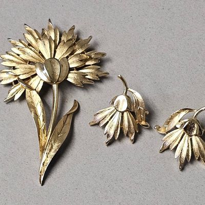 Sale Photo Thumbnail #436: Trifari Gold-Tone Textured Floral Brooch & Earrings