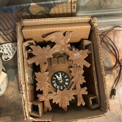 Sale Photo Thumbnail #23: Coocoo clock