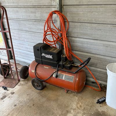 Sale Photo Thumbnail #196: Air compressor