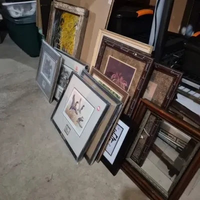 Sale Photo Thumbnail #151: Frames, paintings and prints