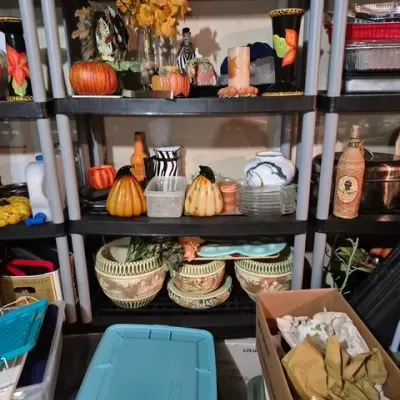 Sale Photo Thumbnail #111: Home goods, decorations, flower pots