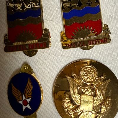Vintage US Military Pins and Insignia Lot