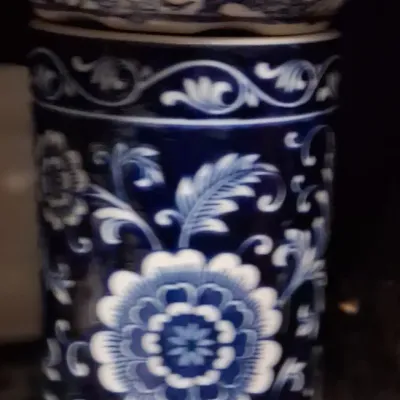 Sale Photo Thumbnail #64: Chinese blue and white porcelain umbrella stand featuring a large central floral motif, paired with a matching shallow dish on top.