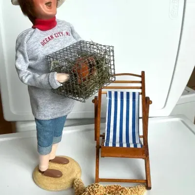 BYERS Choice Ltd - Ocean City Figure With Chair & Starfish
