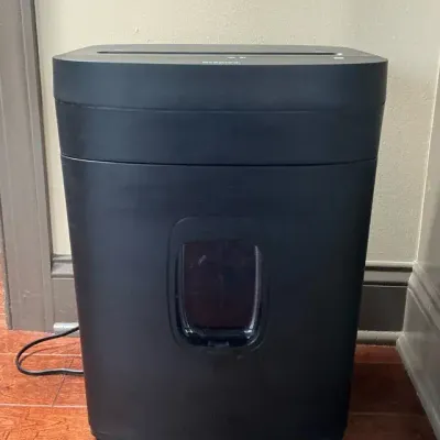 Staples 15-Sheet Paper Shredder