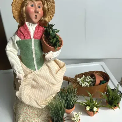 BYERS Choice Ltd - Flower Vendor