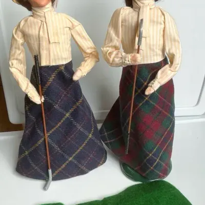 BYERS Choice Ltd (2) Women Golfers & Putting Green