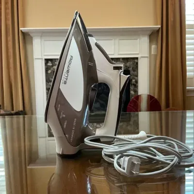 Rowenta Focus Steam Iron – Model DW5080