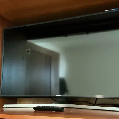 Samsung 40” Flat-Screen TV with Remote