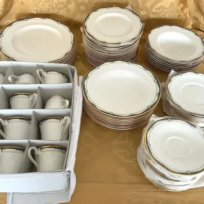 Large Royal Doulton "Rhodes" Dinnerware Set