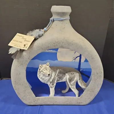 Crawfords Desert Ceramics Wild Life Western Art - Wolf Scene With Light