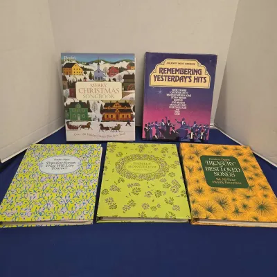 The Reader's Digest Songbooks - Treasury Of Best Loved Songs, Family Songbook, Merry Christmas