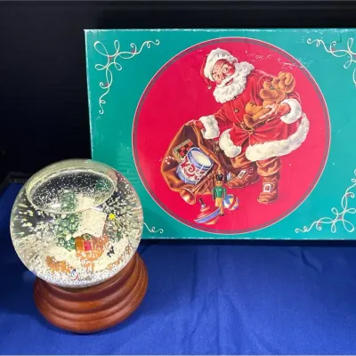 Holiday - Eddie Bauer 2007 Snow Globe + Magic Of Santa 500 Piece Puzzle