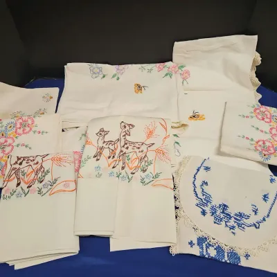 Vintage Floral Table Linens Various Sizes 11 Pieces