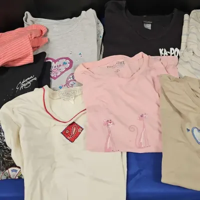 8 Womens Short Sleeve Tee Shirts Medium And XL