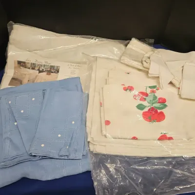 Bag Of Vintage Linen And Lace Table Cloths & Napkins Various Styles