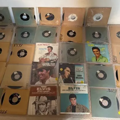 Large Lot Of 29 Elvis 45s, 1 Is A Compact Double ‘33