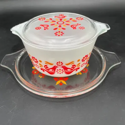 Vintage Pyrex Friendship pattern casserole dish with matching patterned glass lid and underplate, circa 1970s.