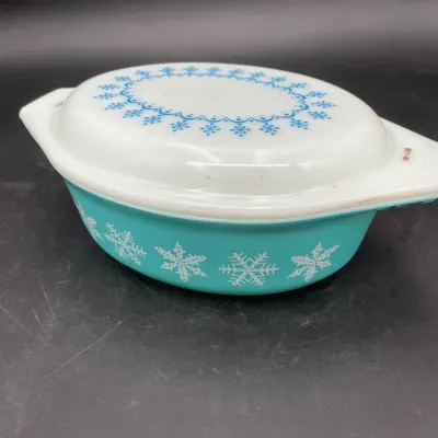 Vintage Pyrex turquoise Snowflake pattern oval casserole dish with matching decorated lid, circa 1950s-1960s.