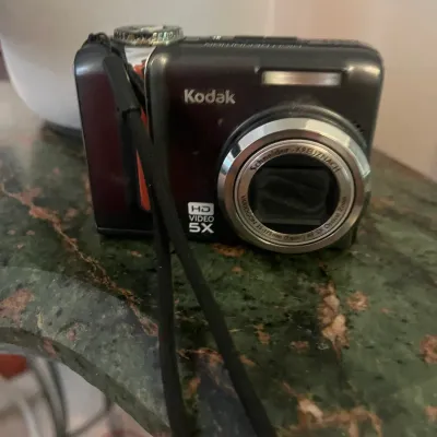 Kodak EasyShare digital camera featuring a Schneider-Kreuznach 5x optical zoom lens and a black wrist strap.