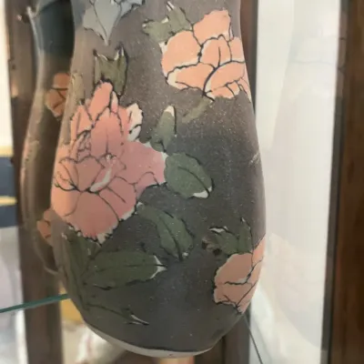 Gray pottery vase w/ peach and pink flowers