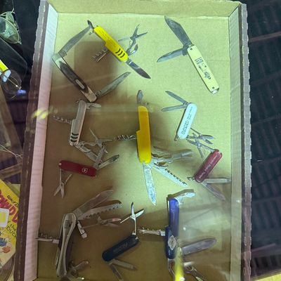 Variety of pocket knives