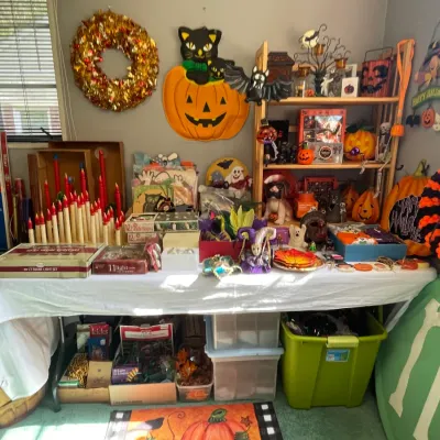 Sale Photo Thumbnail #21: Halloween and Thanksgiving decor