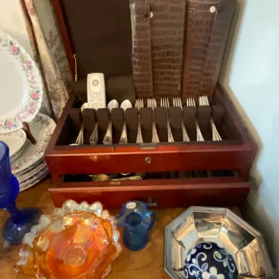 Sale Photo Thumbnail #122: Set of silverplated flatware