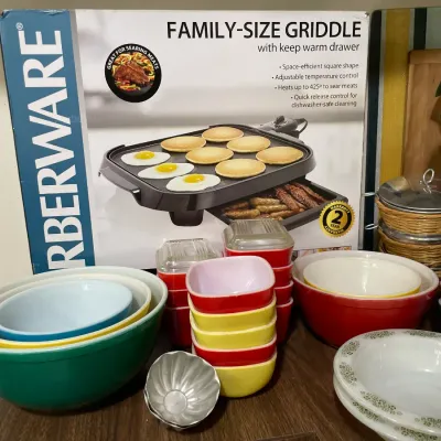 Sale Photo Thumbnail #141: Vintage Pyrex mixing bowls