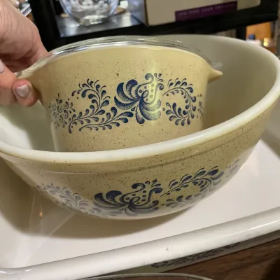 Sale Photo Thumbnail #138: Vintage Pyrex "Homestead" bowl and casserole