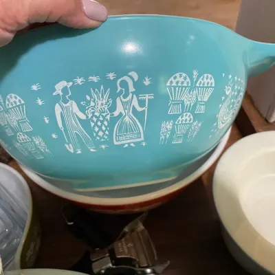 Sale Photo Thumbnail #137: Vintage Pyrex "Amish Butterprint" casserole