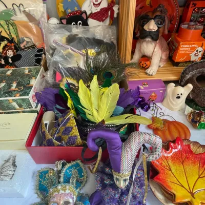 Sale Photo Thumbnail #24: Mardis Gras decorations