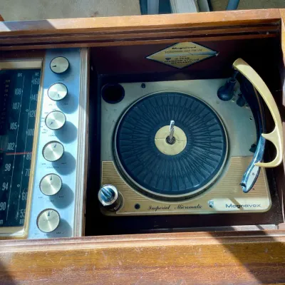 Sale Photo Thumbnail #226: Vintage Magnavox "Imperial Micromatic" cabinet HiFi record player and AM/FM stereo (radio works!)