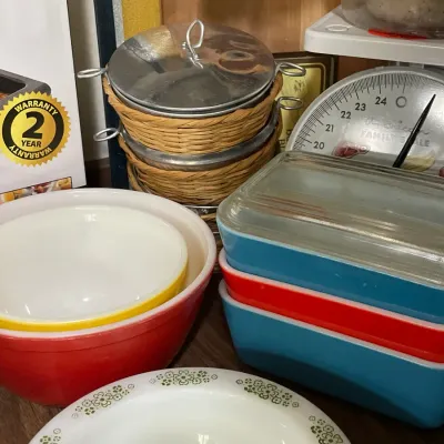 Sale Photo Thumbnail #143: Vintage Pyrex refrigerator storage