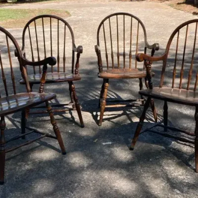 4 Matching Windsor Style Wooden Chairs 