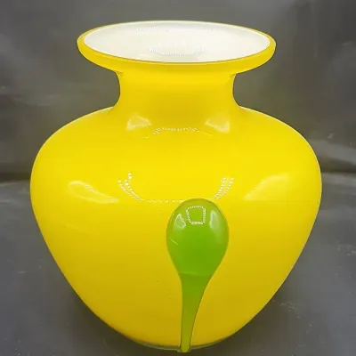 Vintage Hand-blown Art Glass Vase : Lot A