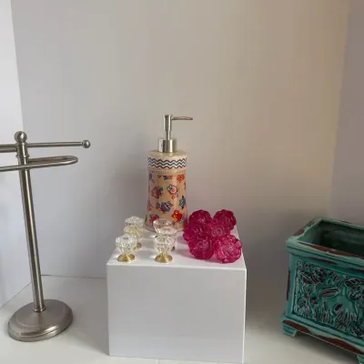 Drawer Pulls and Bath Decor