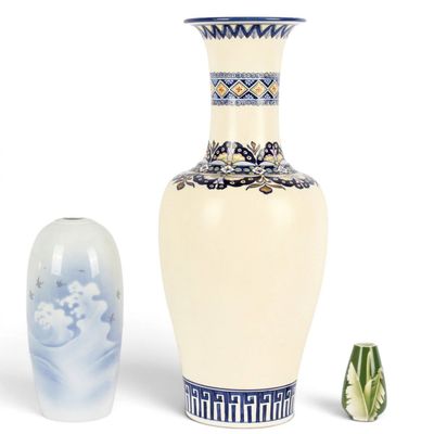 Sale Photo Thumbnail #343: Japanese Vases Incl. Fukagawa Porcelain